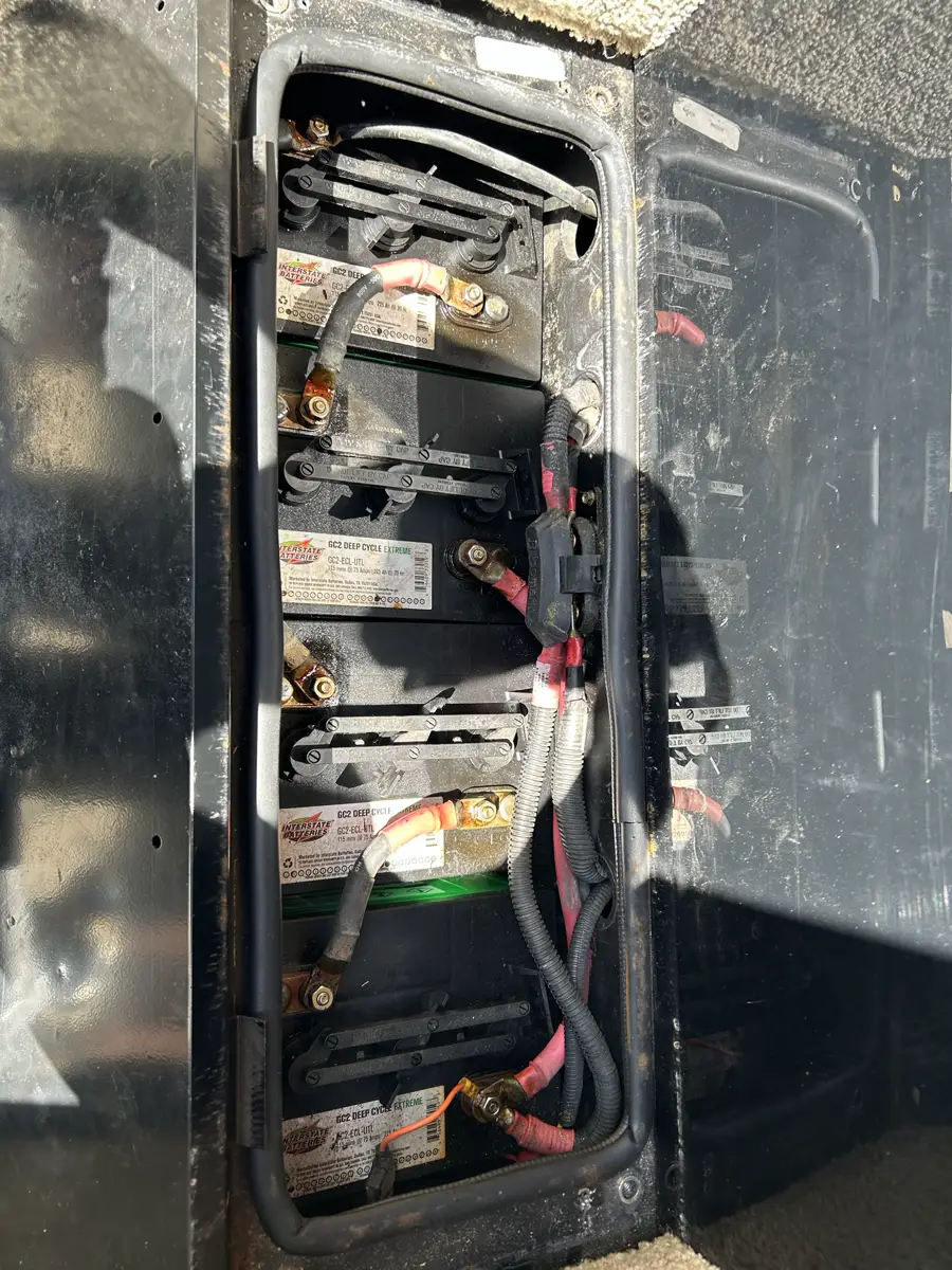 RV generator and service bay during a mobile generator diagnostic.